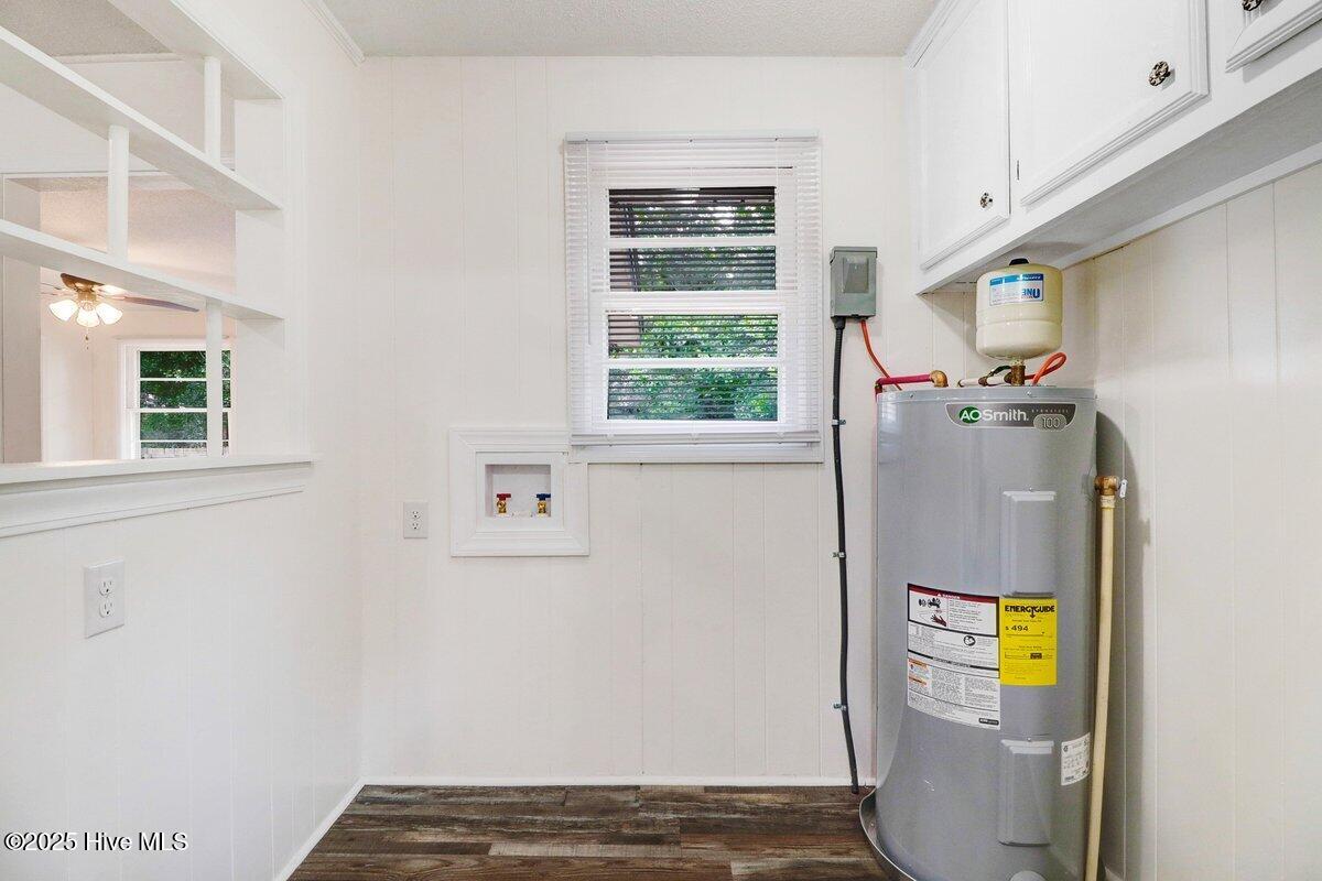 1203 Sycamore Road Kinston, NC 28501 - Photo 11 of 28 Laundry