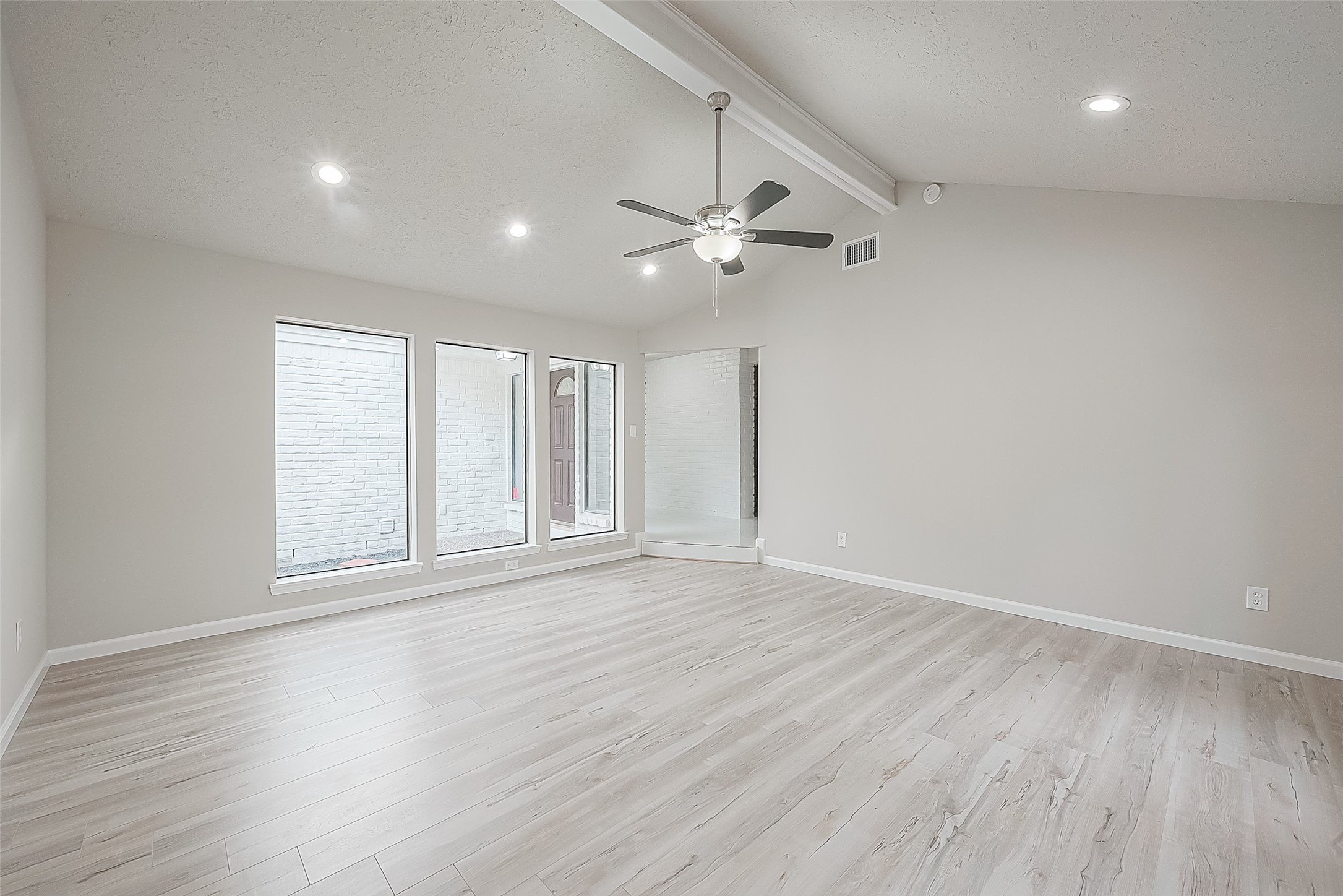 6107 Sanford Road Houston, TX 77096 - Photo 8 of 50