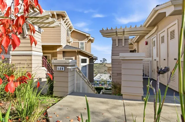 $998,000 | 134 Cliff Swallow Court, Brisbane, CA 94005