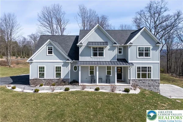 $925,000 | 106 Lumbermill Lane, Stroudsburg, PA 18360