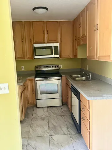 $2,400 | 452 Glenwood Drive, Unit 452, West Palm Beach, FL 33415