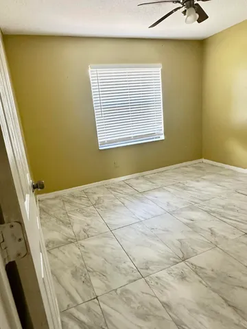 $2,400 | 452 Glenwood Drive, Unit 452, West Palm Beach, FL 33415