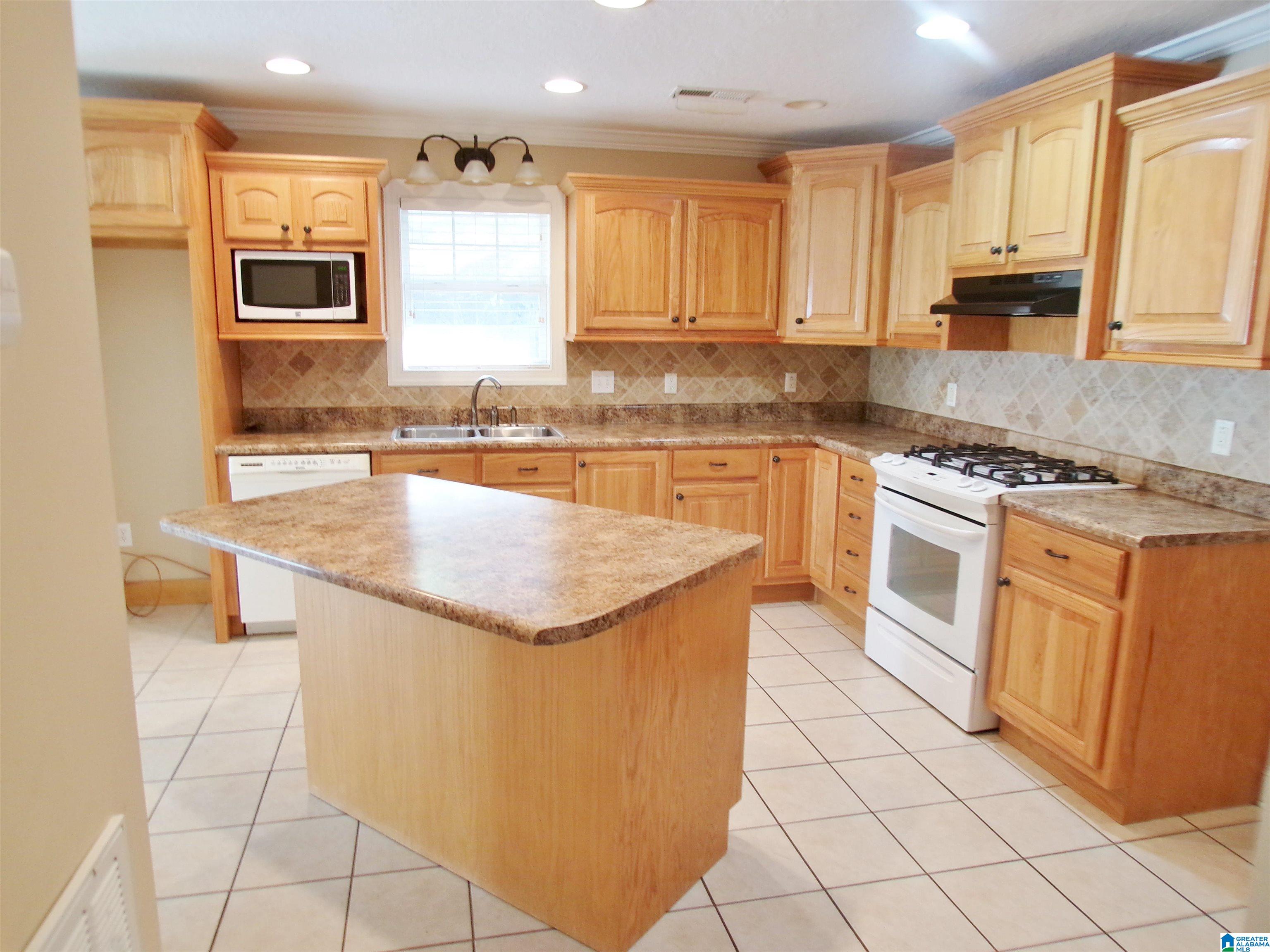 36 Foxley Road Anniston, AL 36205 - Photo 5 of 71