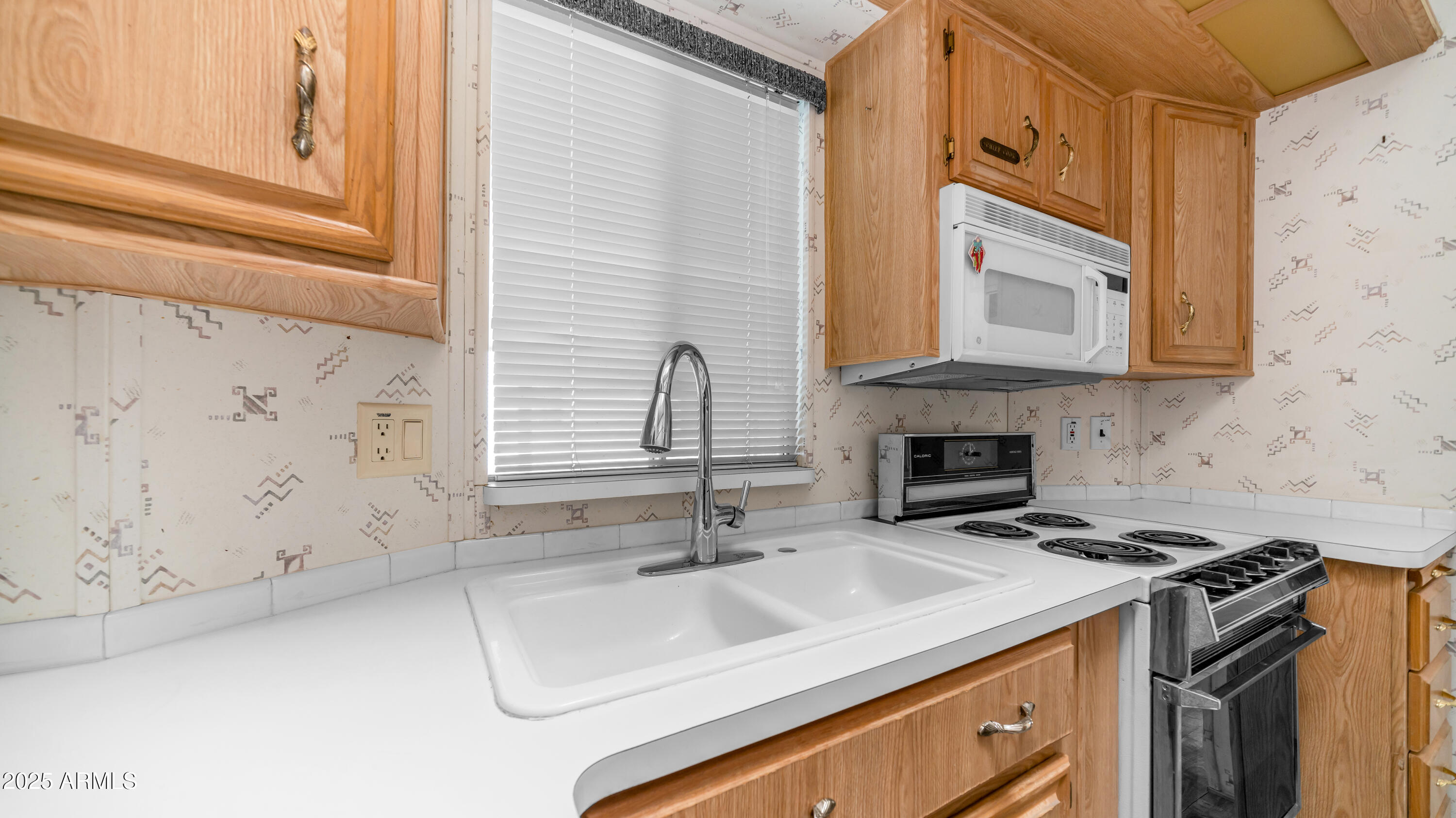 932 Nickel Drive, Unit 932 Apache Junction, AZ 85119 - Photo 13 of 52 3710 S Goldfield Rd Lot 932 (5)