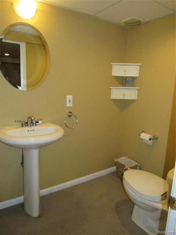 1635 Fairholme Road Grosse Pointe Woods, MI 48236 - Photo 38 of 42