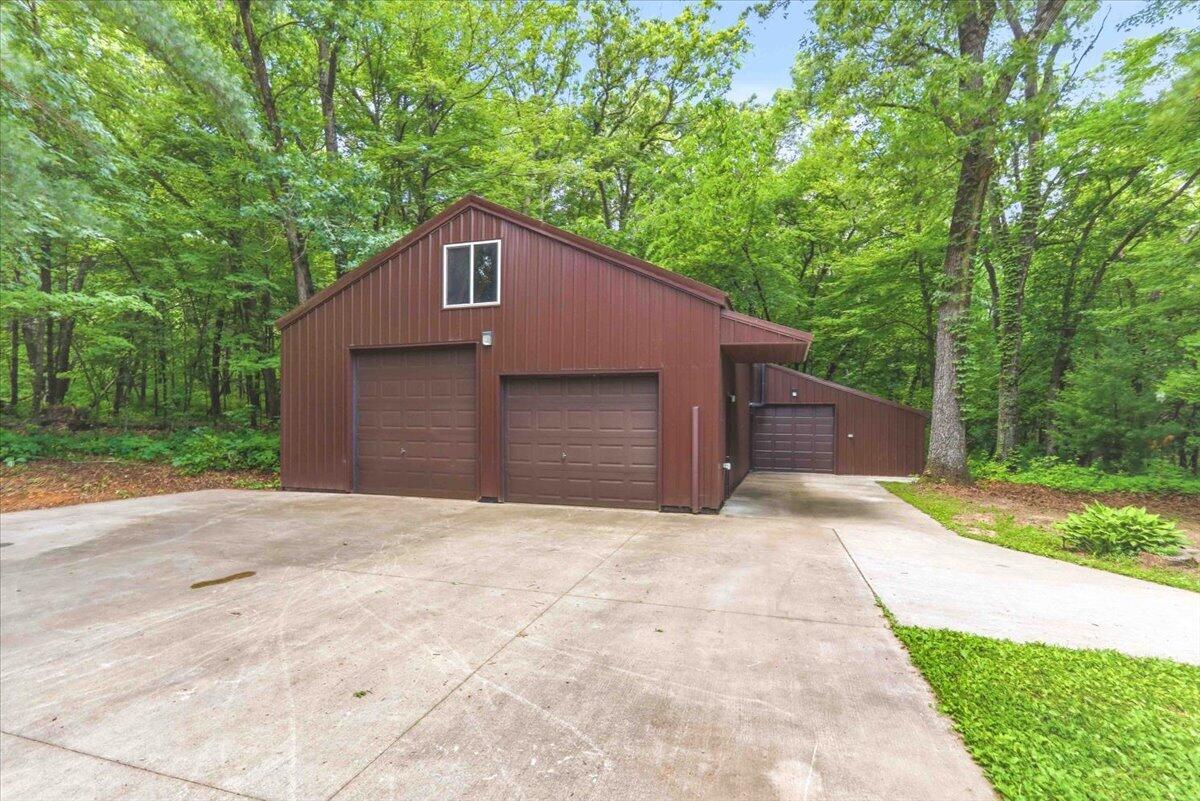 N9261 Perkins Road Farmington, WI 54644 - Photo 3 of 70 Garage