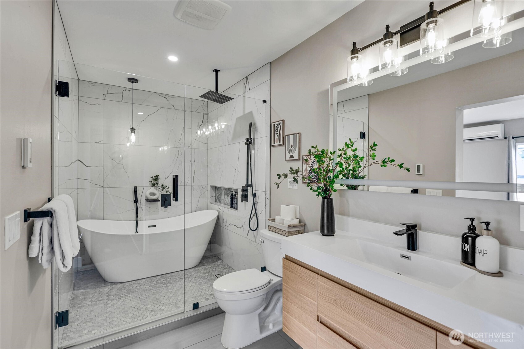 7901 16th Avenue Southwest Seattle, WA 98106 - Photo 13 of 36
