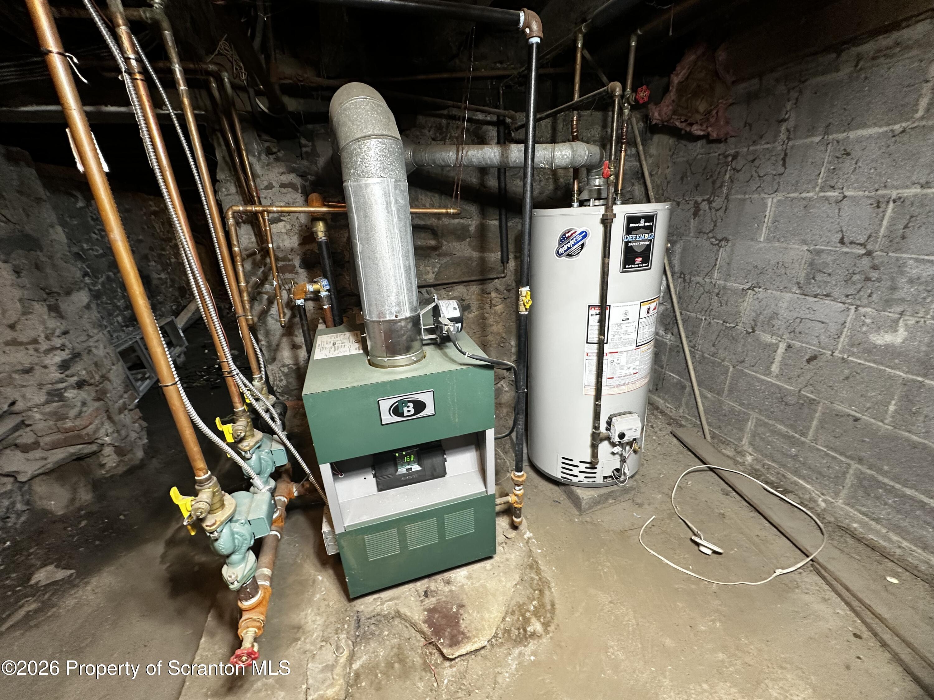 1727 Bulwer Street Scranton, PA 18504 - Photo 40 of 40 a room with gym equipment