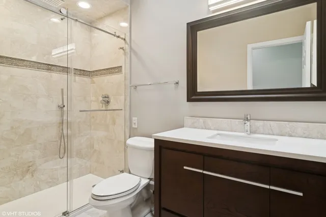 a view of a yard with a house