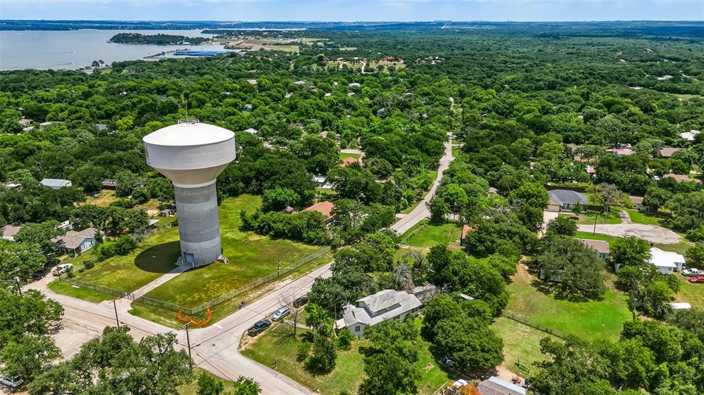320 Beverly Road Azle, TX 76020 - Photo 4 of 31