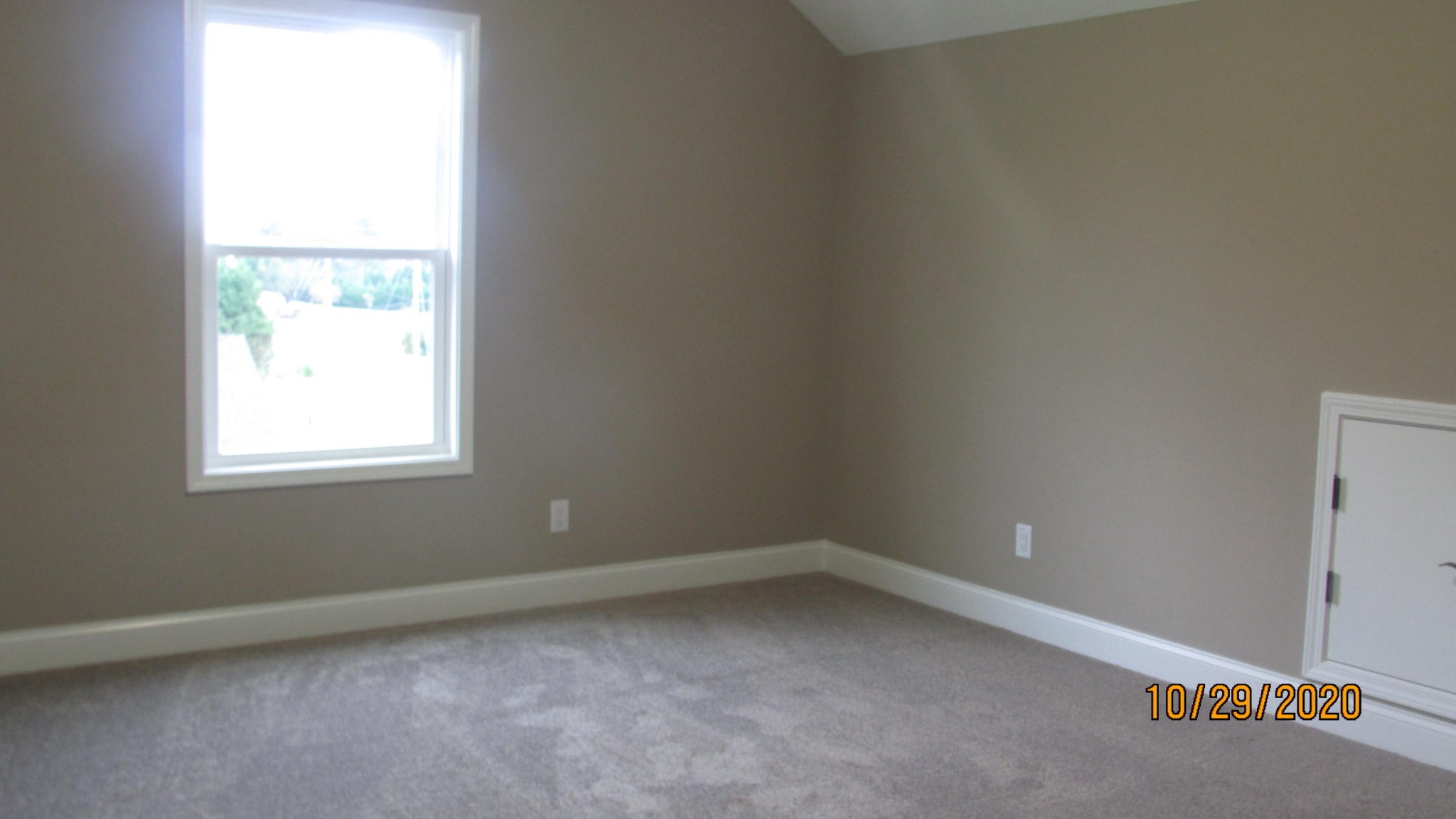 245 South Springview Road Maryville, TN 37801 - Photo 8 of 8 an empty room with a window