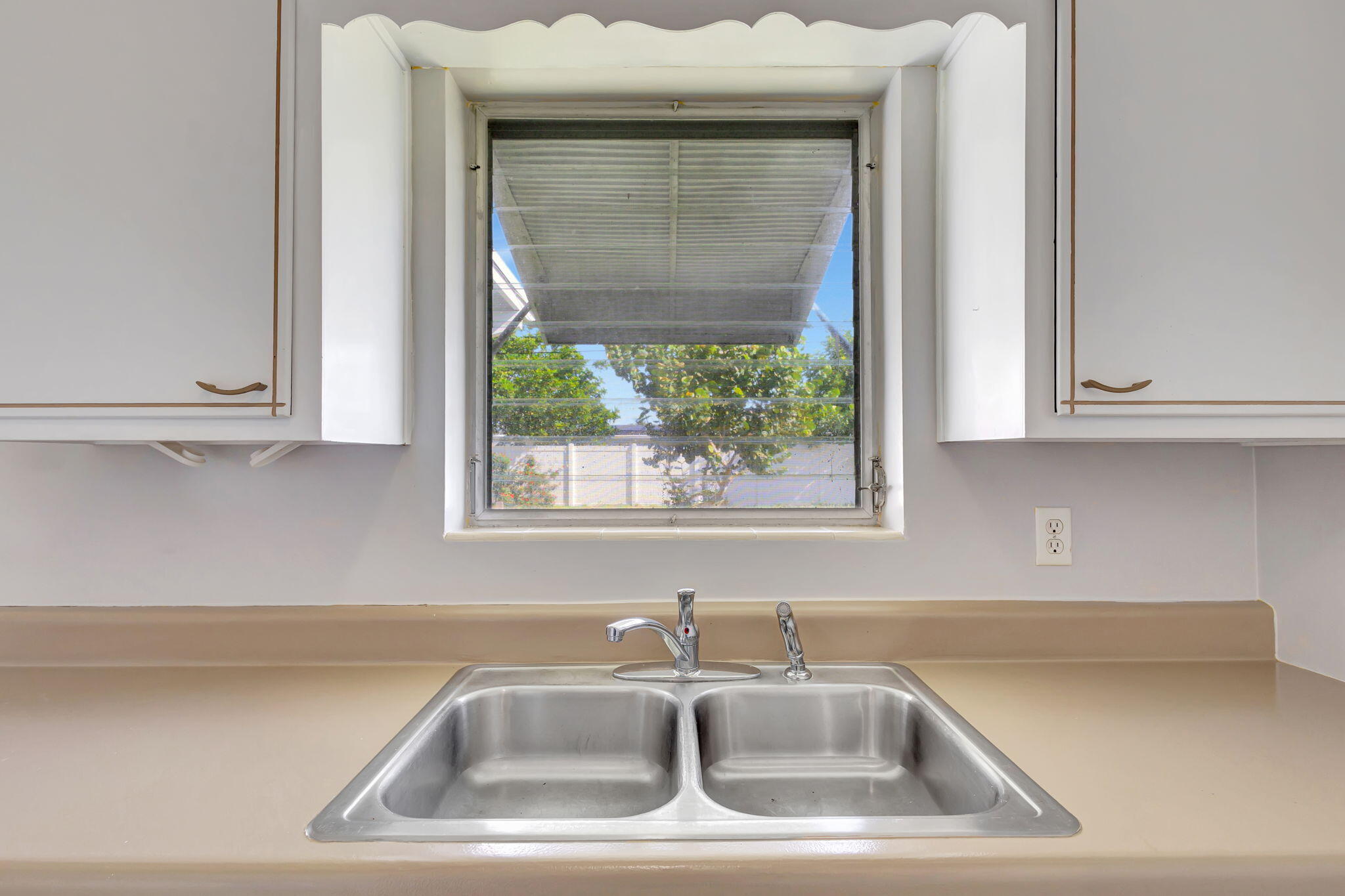 352 Winged Foot Road Palm Springs, FL 33461 - Photo 12 of 27 14-web-or-mls-352Wing_131