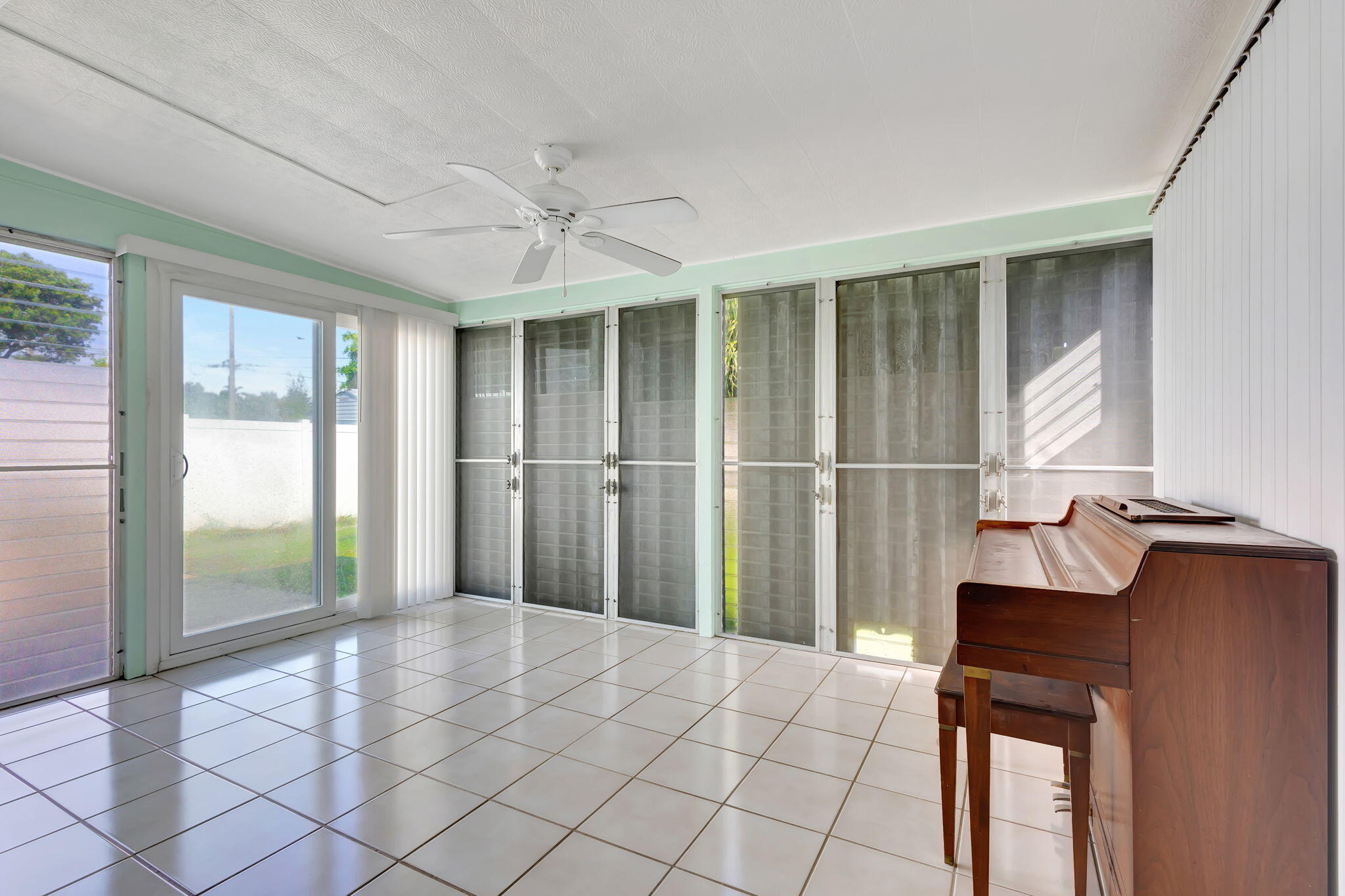 352 Winged Foot Road Palm Springs, FL 33461 - Photo 18 of 27 21-web-or-mls-352Wing_76