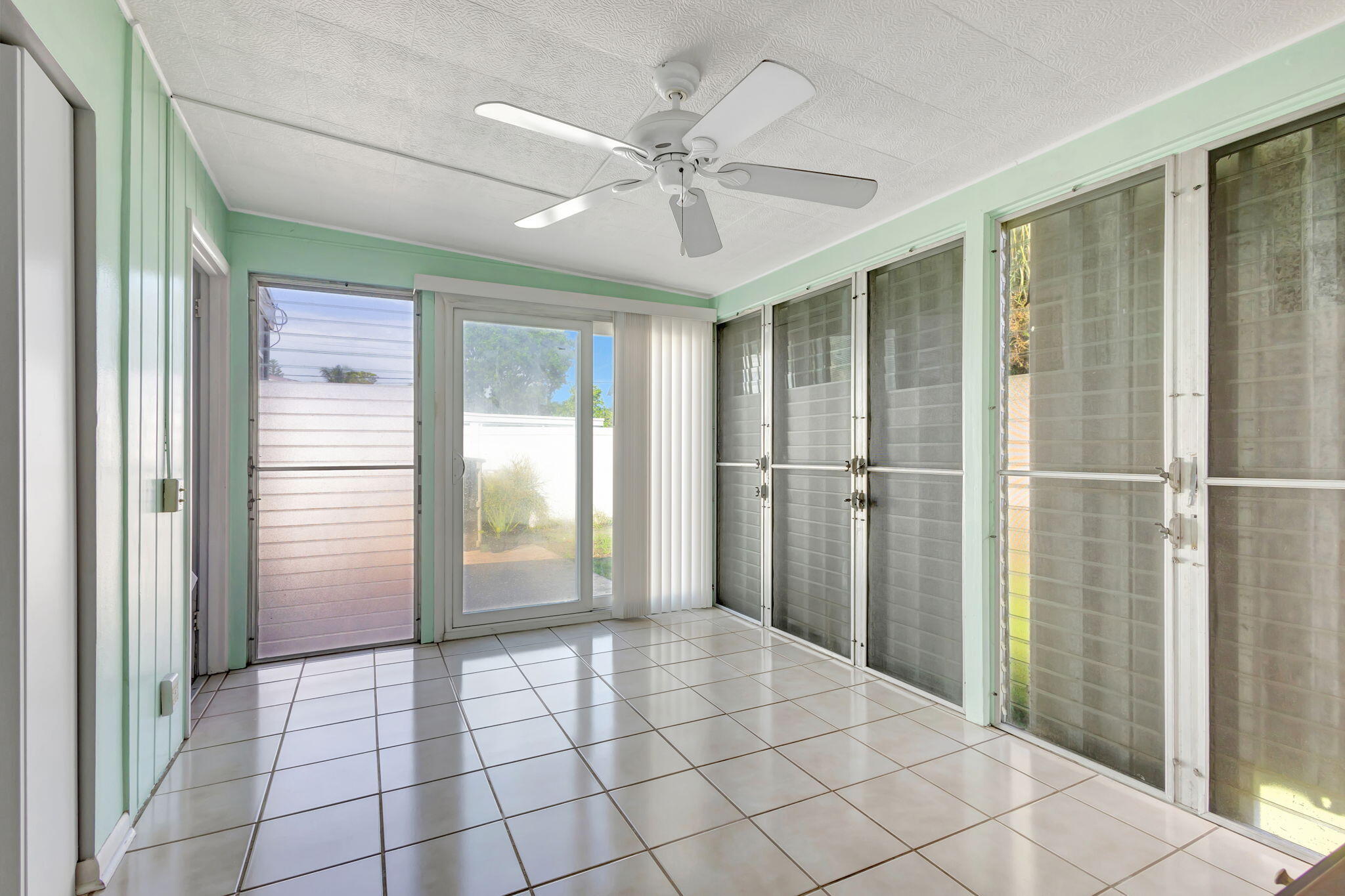 352 Winged Foot Road Palm Springs, FL 33461 - Photo 19 of 27 22-web-or-mls-352Wing_81