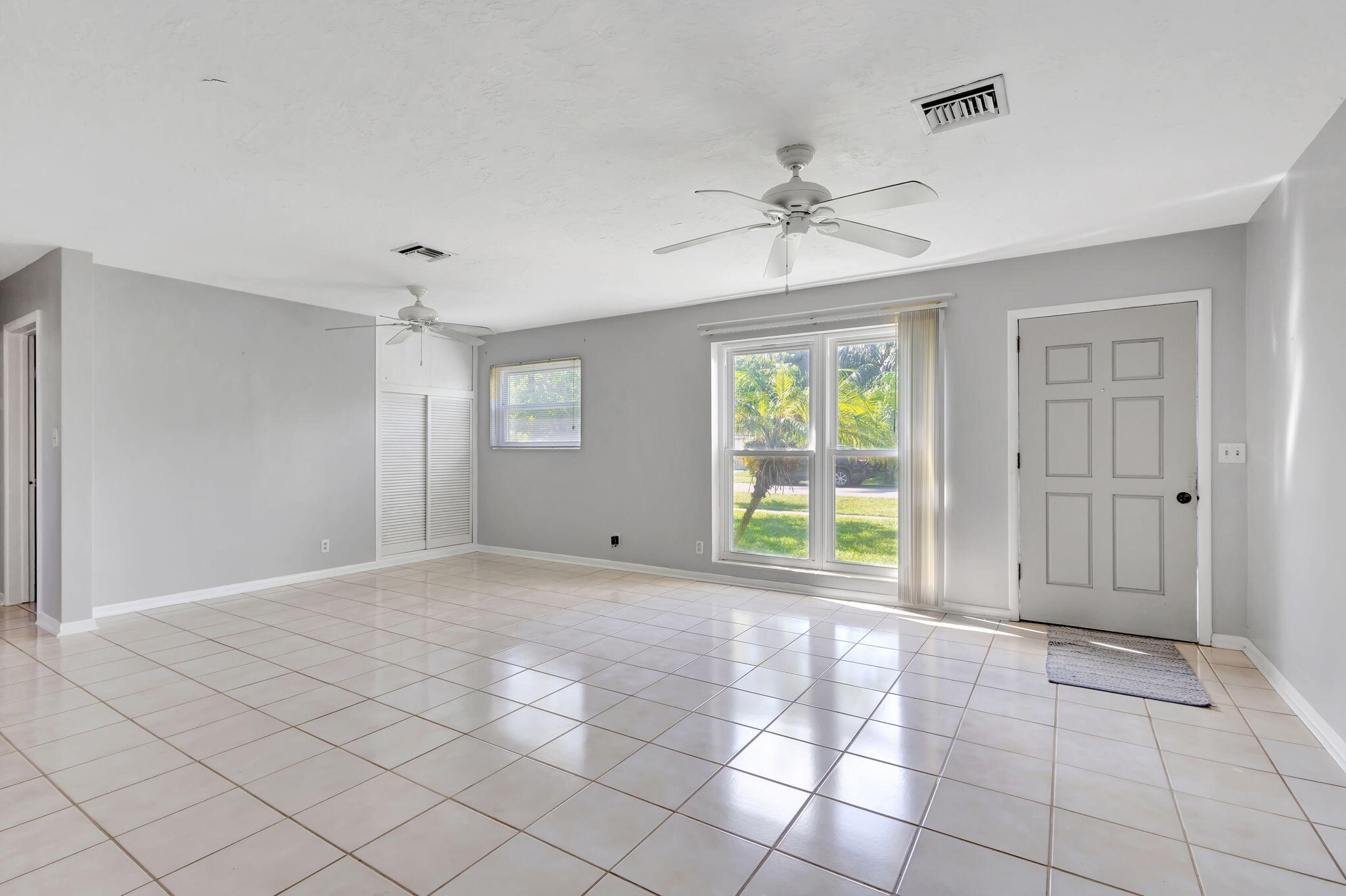 352 Winged Foot Road Palm Springs, FL 33461 - Photo 6 of 27 8-web-or-mls-352Wing_101