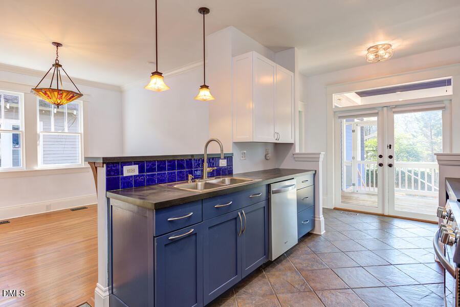 1007 West South Street Raleigh, NC 27603 - Photo 9 of 36 IMG_4779_80_81