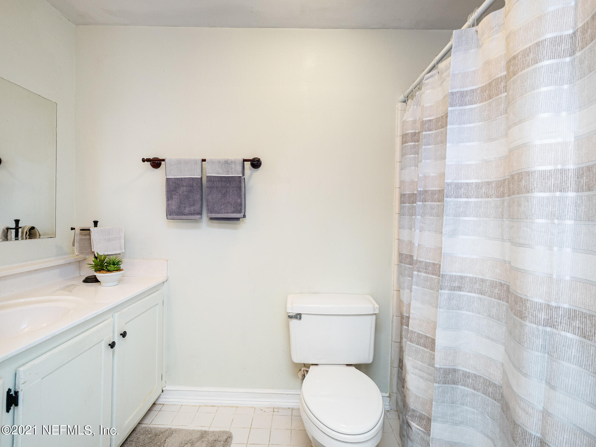 1223 Ibis Road Jacksonville, FL 32216 - Photo 17 of 31 Owner's Bath