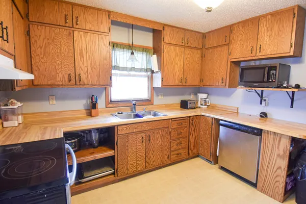 $213,900 | 612 Cherry Road, Thief River Falls, MN 56701