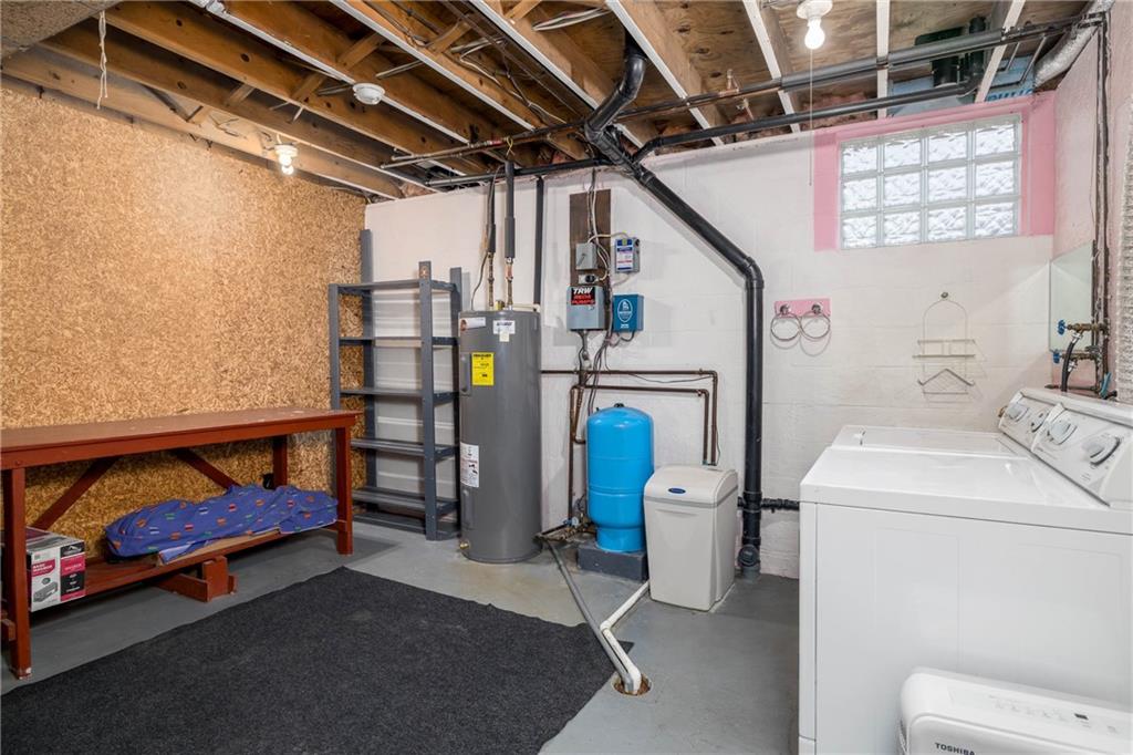 480 Alamae Lakes Road Washington, PA 15301 - Photo 18 of 20 a utility room with dryer and washer