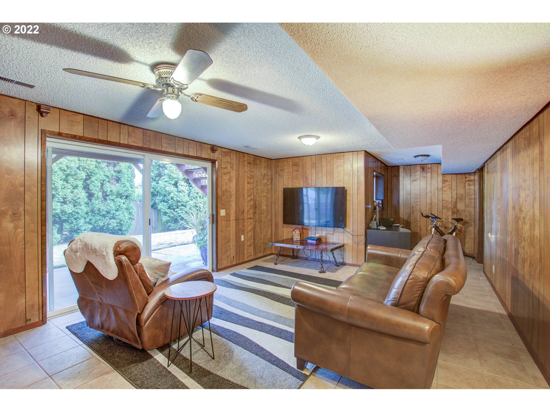 16221 Northeast 33rd Avenue Ridgefield, WA 98642 - Photo 18 of 32 a living room with furniture a ceiling fan and a large window