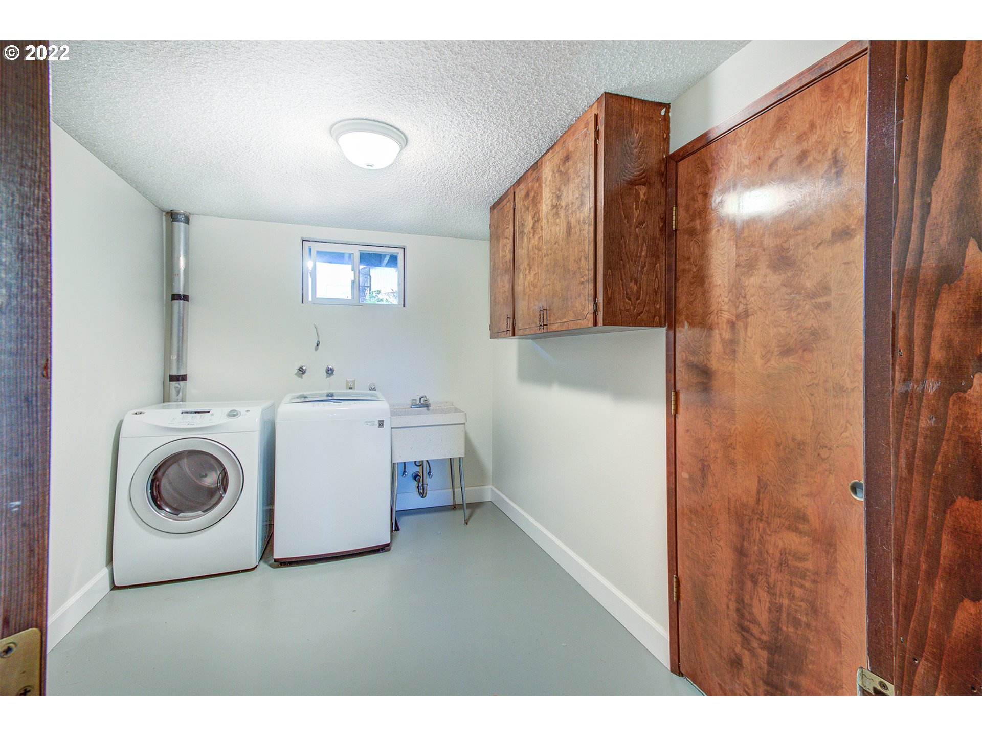 16221 Northeast 33rd Avenue Ridgefield, WA 98642 - Photo 21 of 32 a utility room with dryer and washer