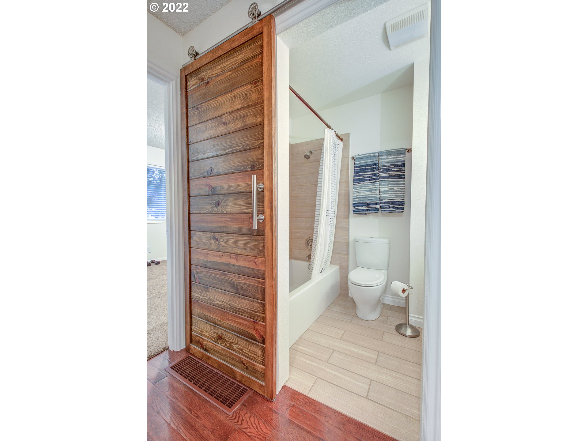 16221 Northeast 33rd Avenue Ridgefield, WA 98642 - Photo 32 of 32 a bathroom with a toilet and a shower