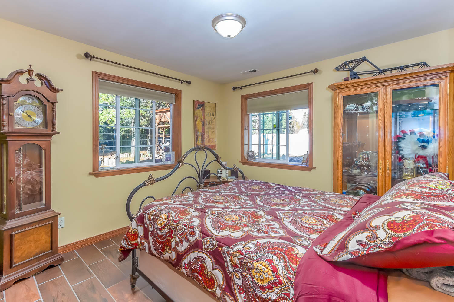 53345 Andrews Road La Pine, OR 97739 - Photo 14 of 42 Main level guest bedroom
