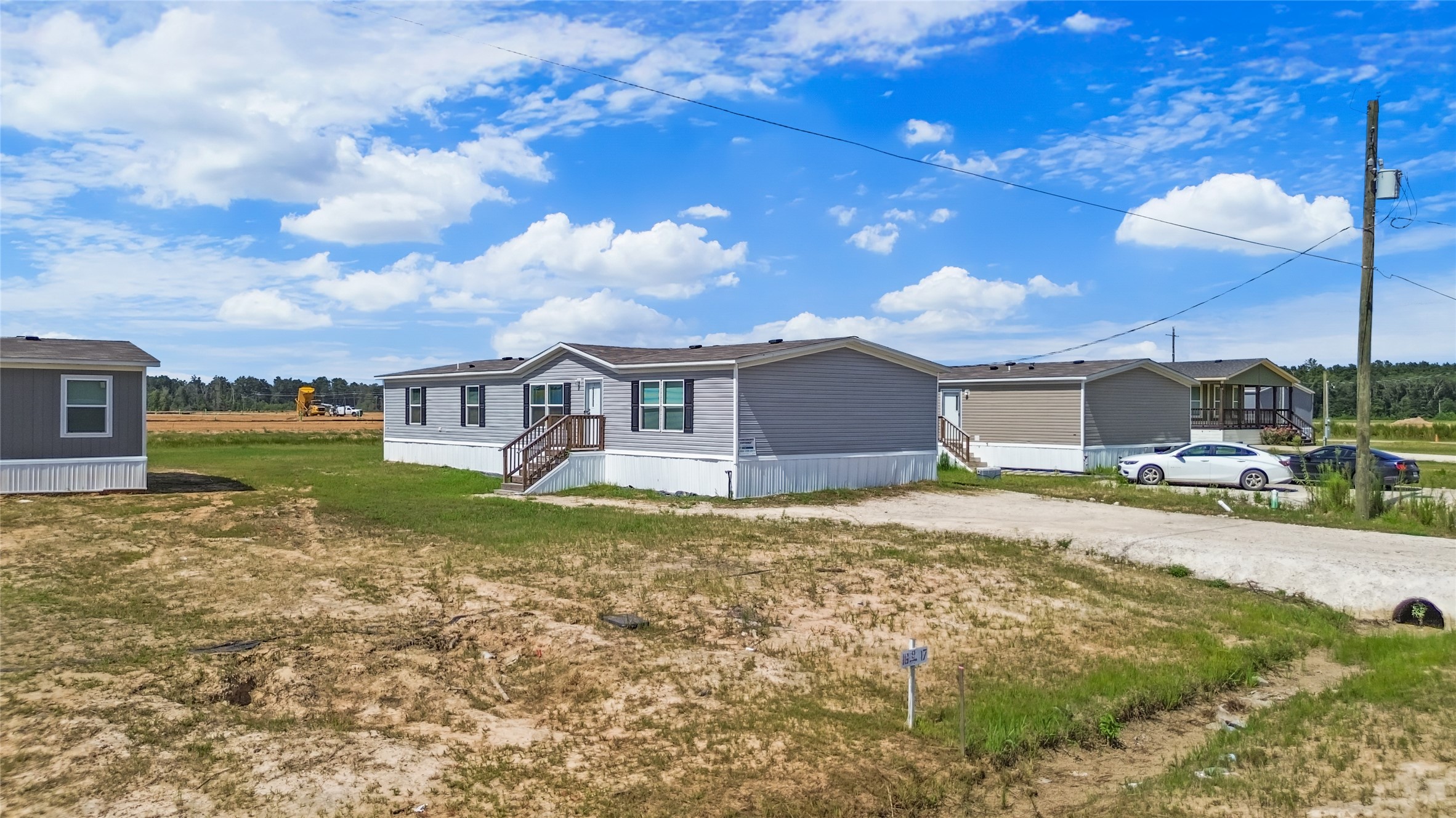 a view of a house with backyard