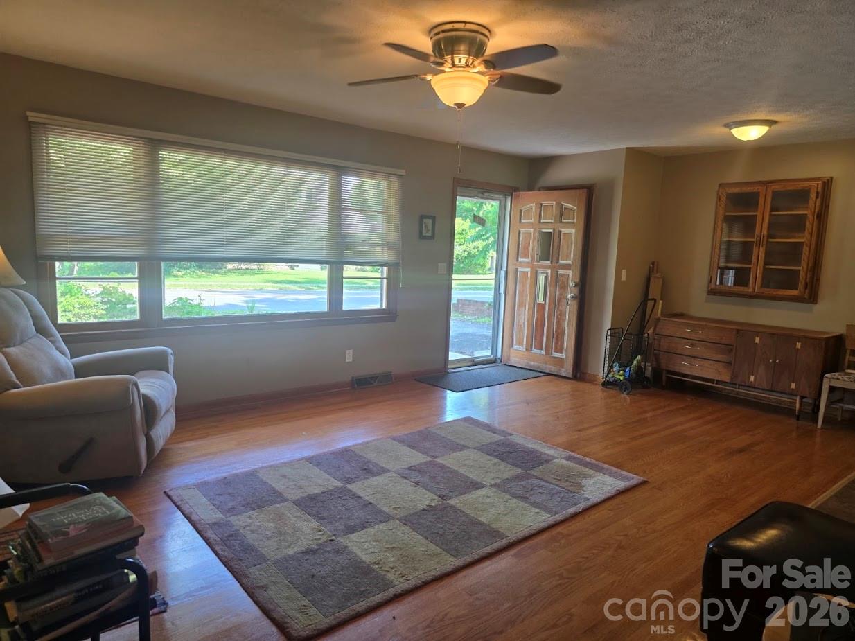 629 Willow Road Hendersonville, NC 28739 - Photo 4 of 18