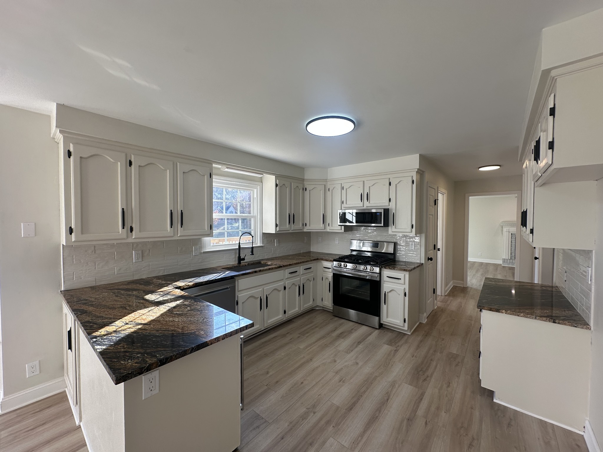 775 Vaughan Road Clarksville, TN 37043 - Photo 9 of 33 Gallery Image 9