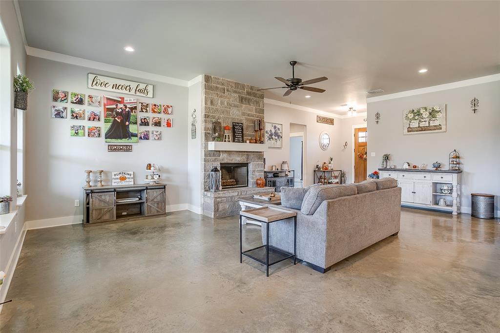 492 Clark Lake Road Weatherford, TX 76088 - Photo 8 of 38 Gallery Image 8