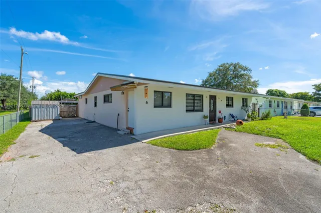 $580,000 | 7100 McClellan Street, Hollywood, FL 33024