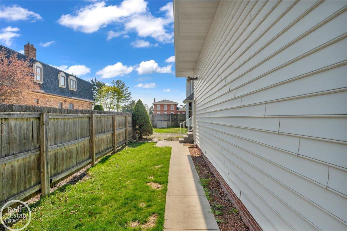 663 North Riverside Avenue St. Clair, MI 48079 - Photo 48 of 70