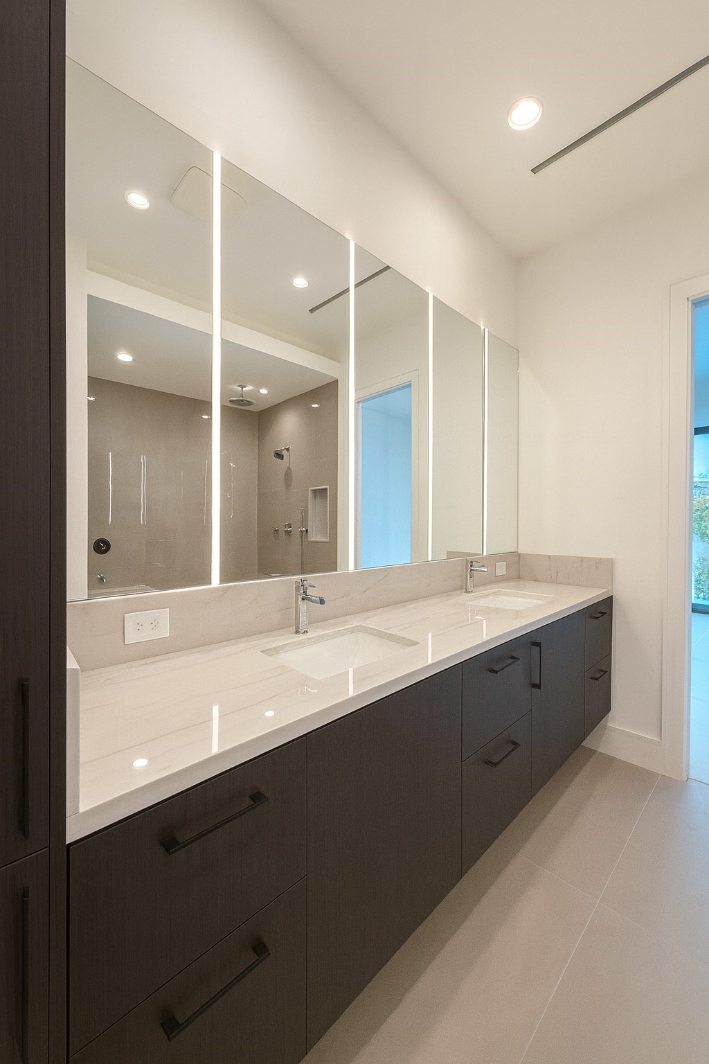 820 Malone Street Houston, TX 77007 - Photo 16 of 31 a bathroom with a double vanity sink and mirror