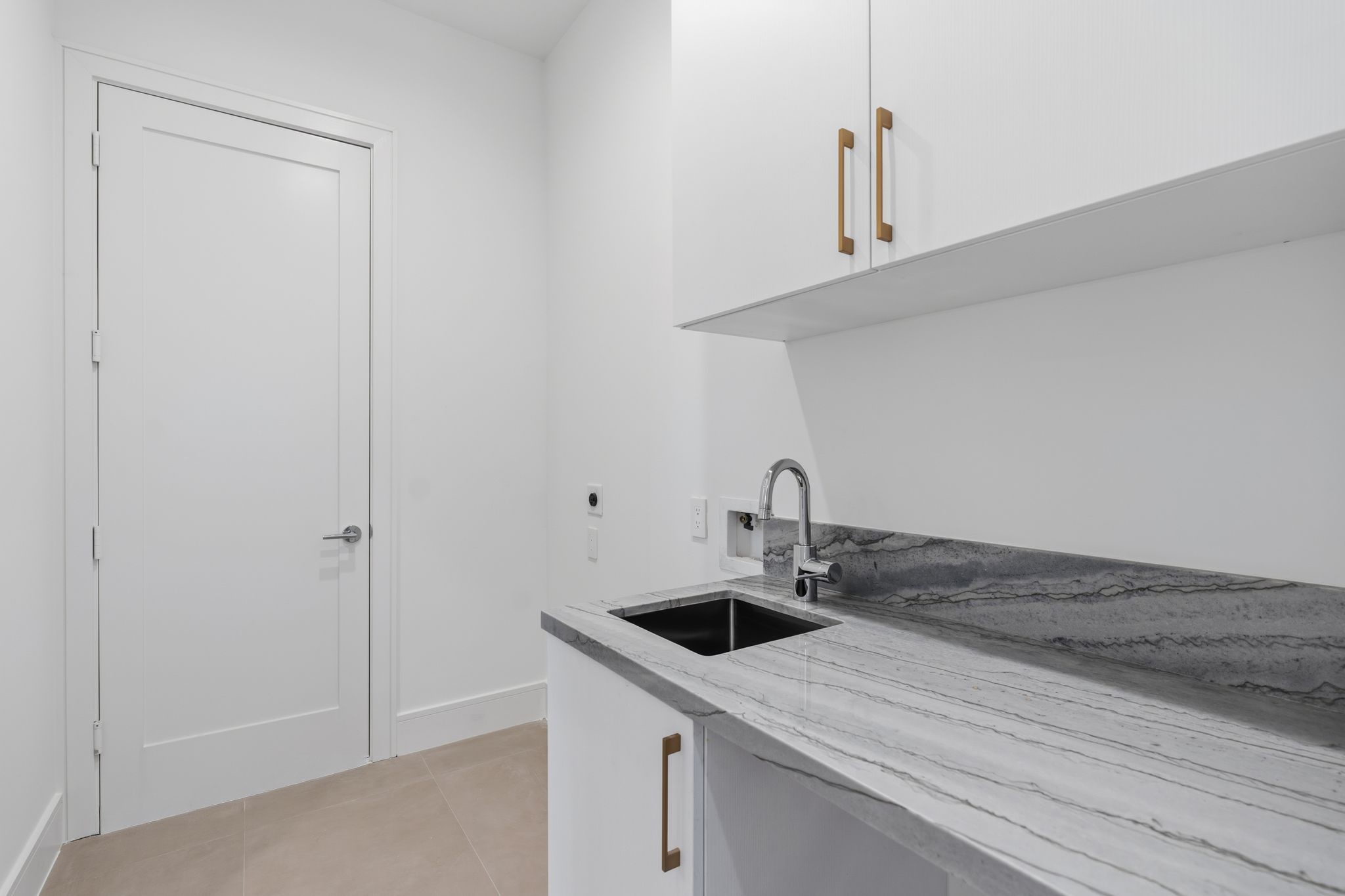 820 Malone Street Houston, TX 77007 - Photo 19 of 31 a kitchen with a sink and cabinets