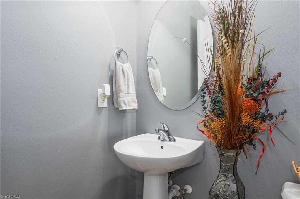 1343 Sharp Ridge Road Greensboro, NC 27406 - Photo 8 of 29 Gallery Image 8