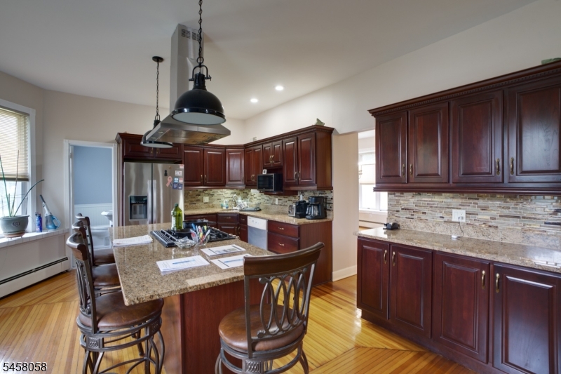 941 Edgewater Avenue Ridgefield, NJ 07657 - Photo 6 of 29 Gallery Image 6