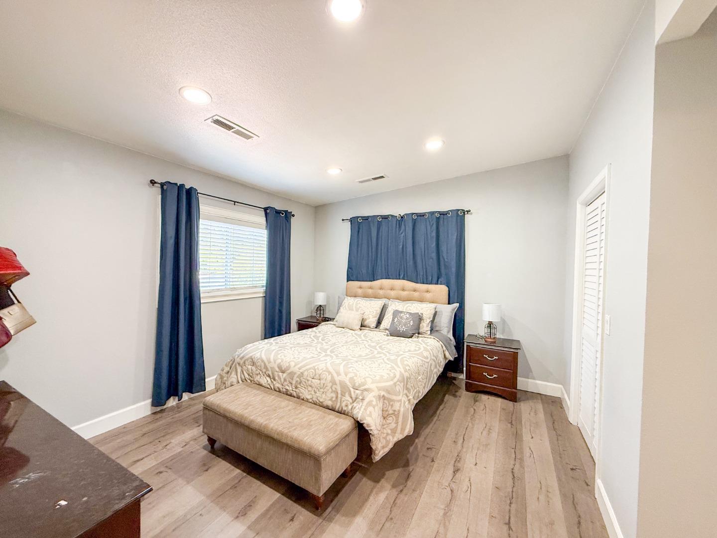 6130 Monterey Road, Unit 22 San Jose, CA 95138 - Photo 6 of 21 a bedroom with a bed and a large window