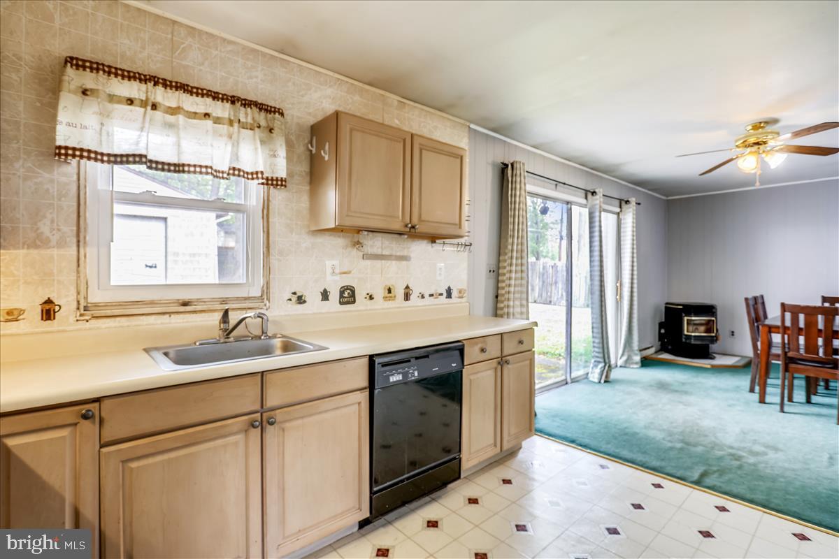 807 Foxwell Road Joppa, MD 21085 - Photo 11 of 22 Kitchen