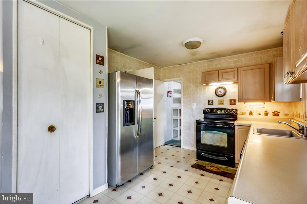 807 Foxwell Road Joppa, MD 21085 - Photo 9 of 22 Kitchen