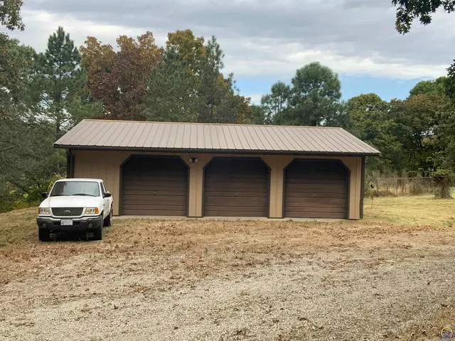 $1,600,000 | 16008 62nd Street, Oskaloosa, KS 66066