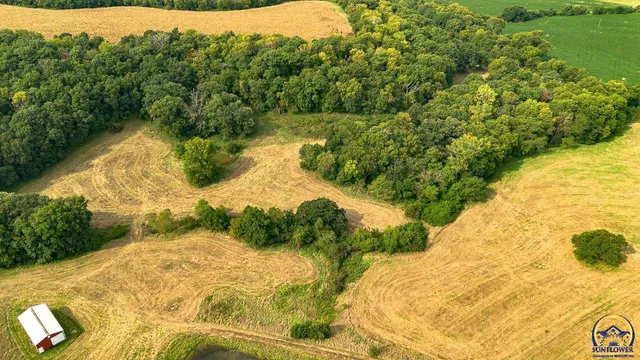 $1,600,000 | 16008 62nd Street, Oskaloosa, KS 66066