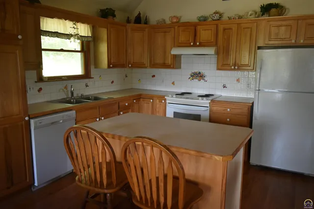 $1,600,000 | 16008 62nd Street, Oskaloosa, KS 66066