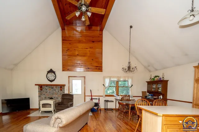 $1,600,000 | 16008 62nd Street, Oskaloosa, KS 66066