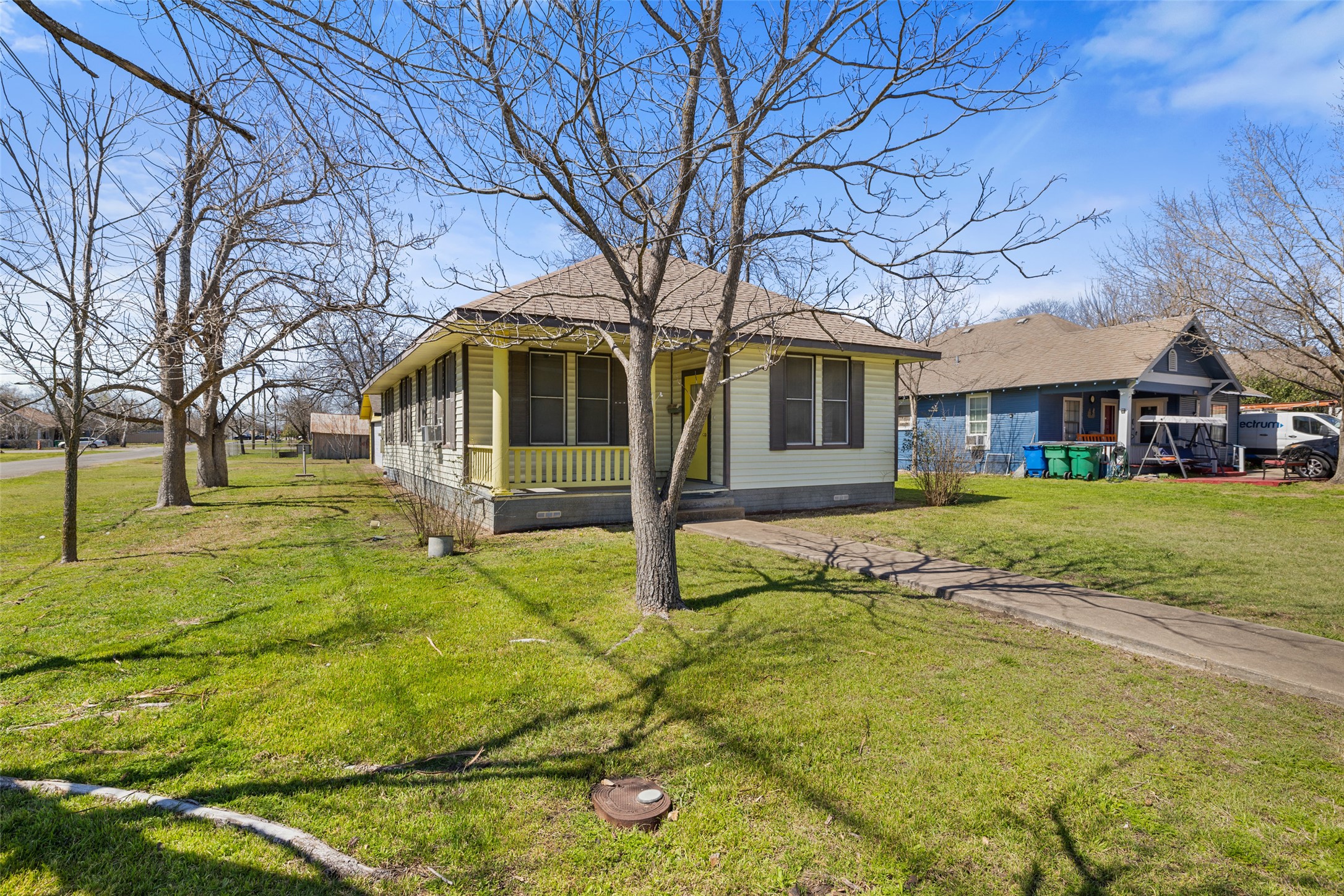 303 Vernon Street Taylor, TX 76574 - Photo 4 of 37