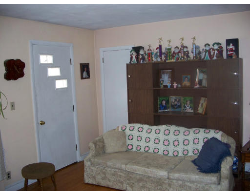 344 Parker Road Lancaster, MA 01523 - Photo 5 of 11 Gallery Image 5