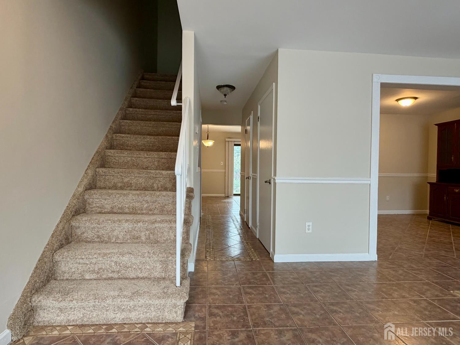 377 Bolton Road East Windsor, NJ 08520 - Photo 3 of 31