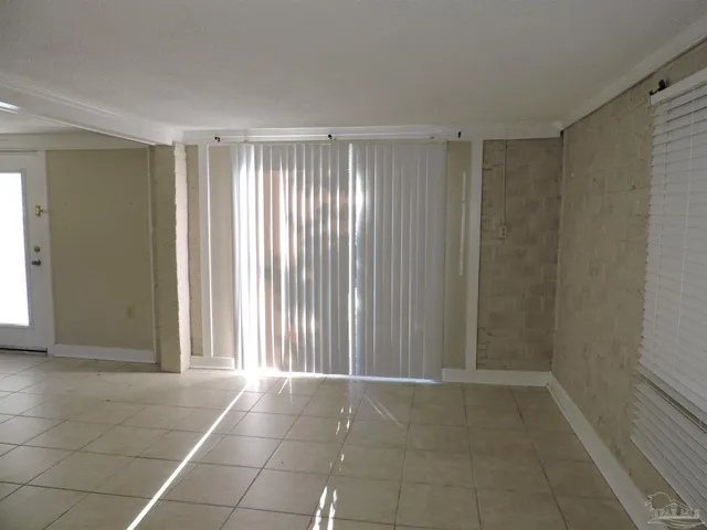 $1,000 | 1414 East Jordan Street, Unit A, Pensacola, FL 32503