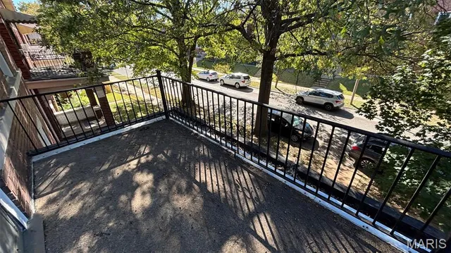 $1,000 | 755 Dover Place, St. Louis, MO 63111