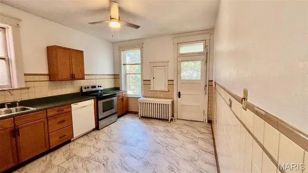 $1,000 | 755 Dover Place, St. Louis, MO 63111